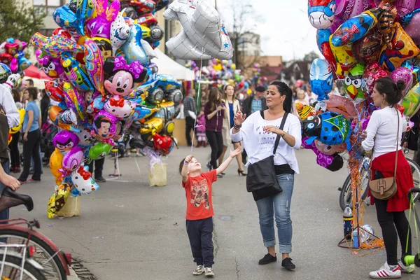 Niezidentyfikowane uczestników Emaus katolicki festiwal na Poniedziałek Wielkanocny — Zdjęcie stockowe