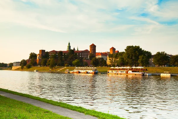 Zamek na Wawelu w słoneczny dzień w Kraków, Polska. — Zdjęcie stockowe