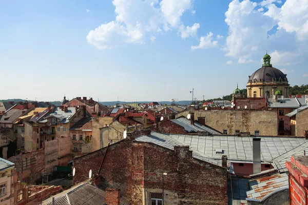 Uitzicht op de stad van dak historisch gebouw huis van legenden — Stockfoto