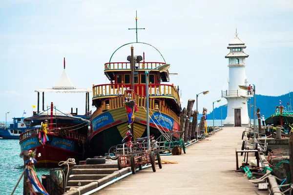 Βάρκες στο ψαροχώρι bao bang — Φωτογραφία Αρχείου