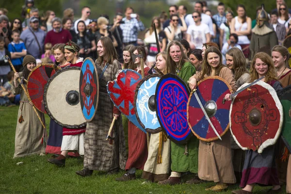 Niet-geïdentificeerde deelnemers van rekawka — Stockfoto