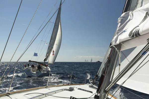 Unidentified sailboats participate in sailing regatta — Stockfoto