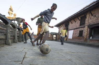 çocuklar futbol oynamak