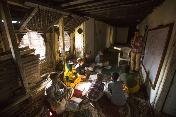 Дети в школе Джагадгуру — стоковое фото