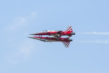 akrobasi gösterisi sırasında Uluslararası Havacılık Fuarı ILA berlin hava gösterisi-2014