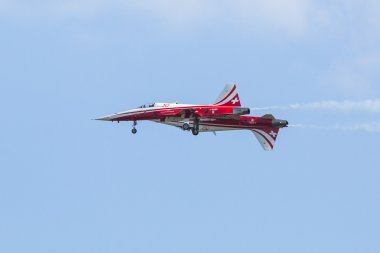 akrobasi gösterisi sırasında Uluslararası Havacılık Fuarı ILA berlin hava gösterisi-2014