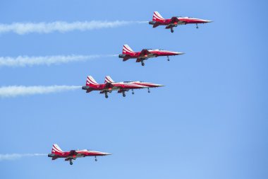 akrobasi gösterisi sırasında Uluslararası Havacılık Fuarı ILA berlin hava gösterisi-2014