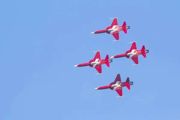 Demonstração aerobática durante a Exposição Aeroespacial Internacional ILA Berlin Air Show-2014 — Fotografia de Stock