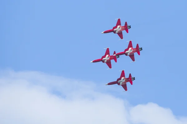 Demonstração aerobática durante a Exposição Aeroespacial Internacional ILA Berlin Air Show-2014 — Fotografia de Stock