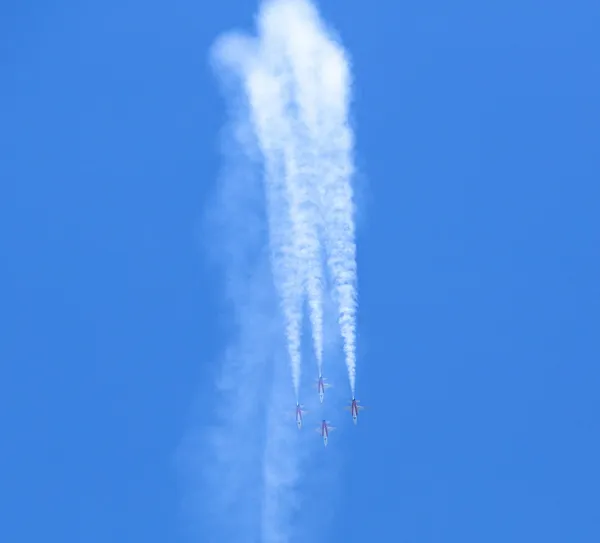 Aerobatic demonstration during the International Aerospace Exhibition ILA Berlin Air Show-2014 — Stock Photo, Image