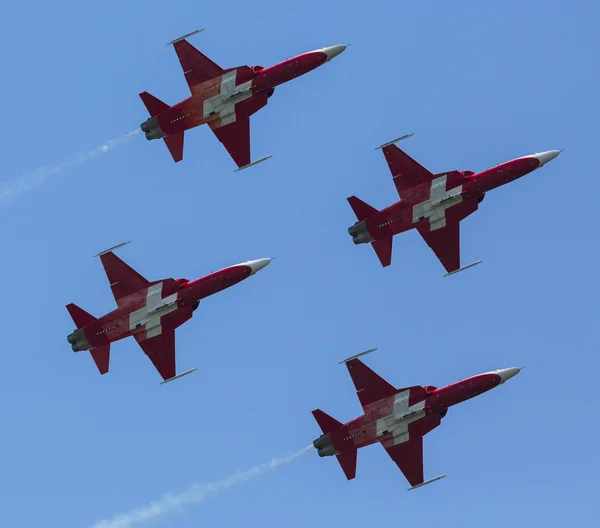 Kunstvlieger demonstratie tijdens de internationale lucht-en ruimtevaart tentoonstelling ila Berlijn lucht Toon-2014 — Stockfoto