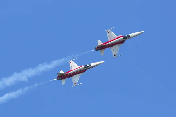 Demostración acrobática durante la Exposición Internacional Aeroespacial ILA Berlin Air Show-2014 — Foto de Stock