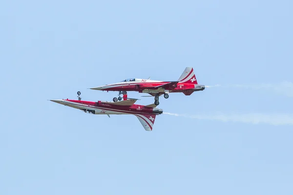 Demonstração aerobática durante a Exposição Aeroespacial Internacional ILA Berlin Air Show-2014 — Fotografia de Stock