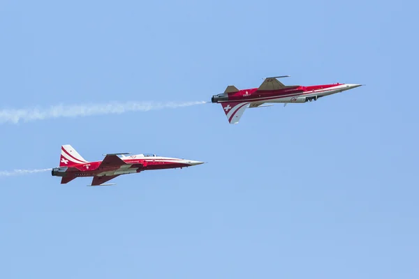 Aerobatic demonstration during the International Aerospace Exhibition ILA Berlin Air Show-2014 — Stock Photo, Image