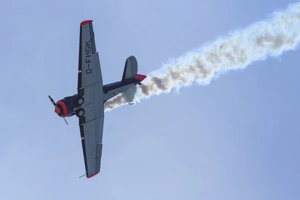 国際航空宇宙展イーラ ベルリン航空ショー 2014 年の間に航空機のデモ. — ストック写真