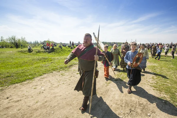 Oidentifierade deltagare i rekawka - polsk tradition — Stockfoto