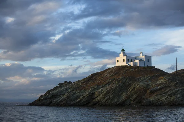 Lighthouse on the island of Kea in the Aegean Sea — Stock Photo, Image