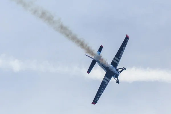 Extra-300, D-EAXK avión acrobático biplaza (Alemania ) — Foto de Stock