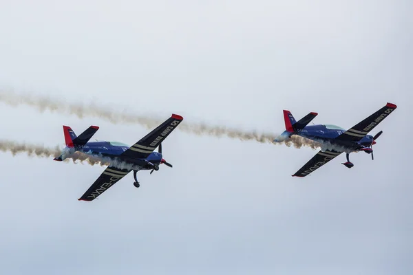 Zwei extra-300, d-eaxk - kunstflugzeuge (deutschland) — Stockfoto