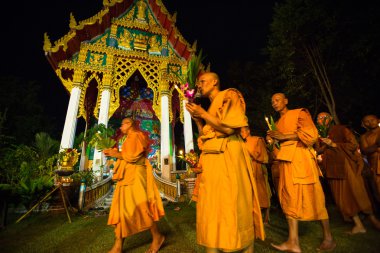 Tanımlanamayan Budist rahipler kutlama Budist festival süresince