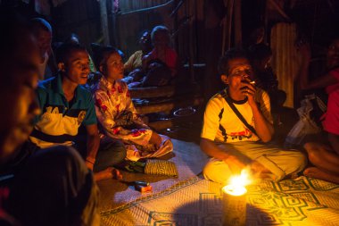 kimliği belirsiz kişi orang aslı törensel bir akşam yemeği sırasında
