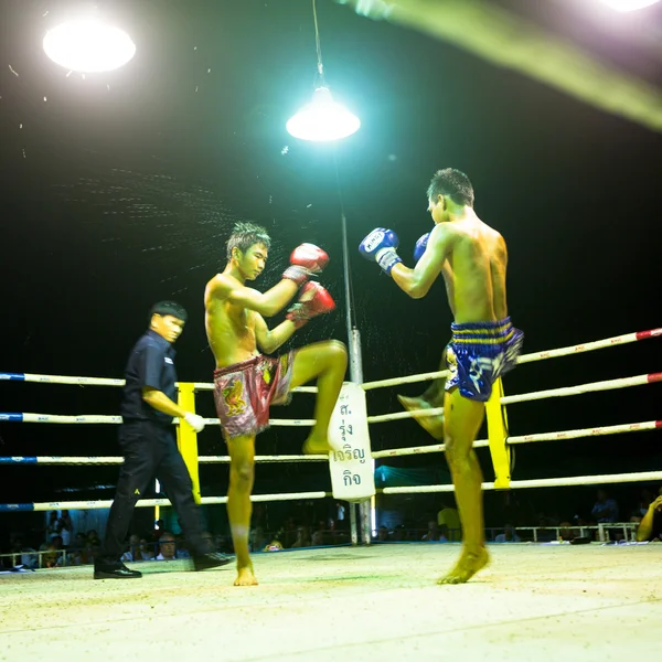 Niezidentyfikowane boks tajski bojowników konkurować — Zdjęcie stockowe
