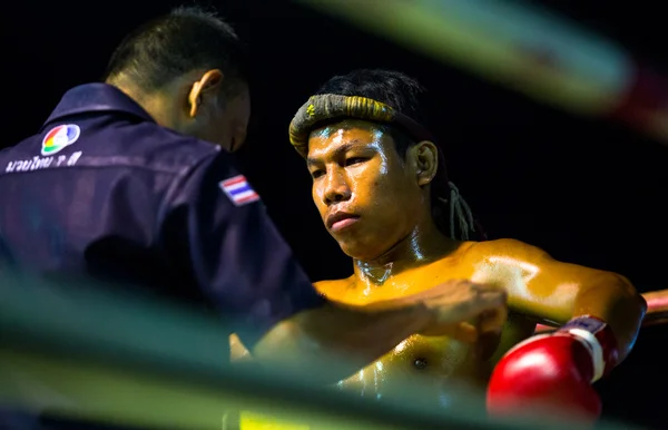 Niet-geïdentificeerde muay thai vechter concurreren — Stockfoto