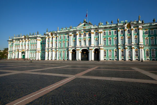 Pałac zimowy na placu — Zdjęcie stockowe
