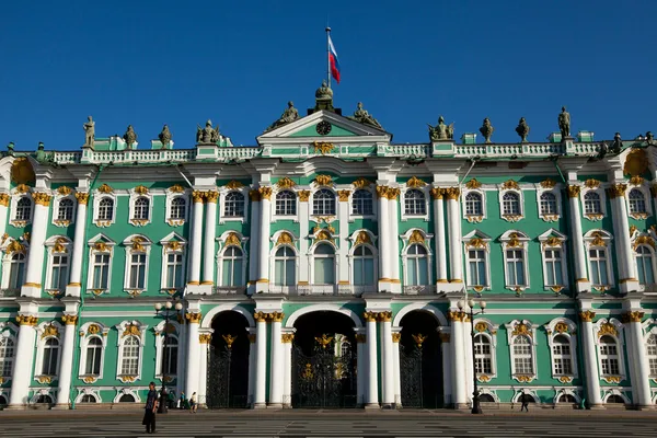 Palácio de Inverno na Praça do Palácio — Fotografia de Stock