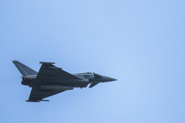 birden çift motorlu avcı uçağı eurofighter typhoon gösteri