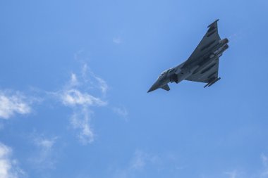 birden çift motorlu avcı uçağı eurofighter typhoon gösteri