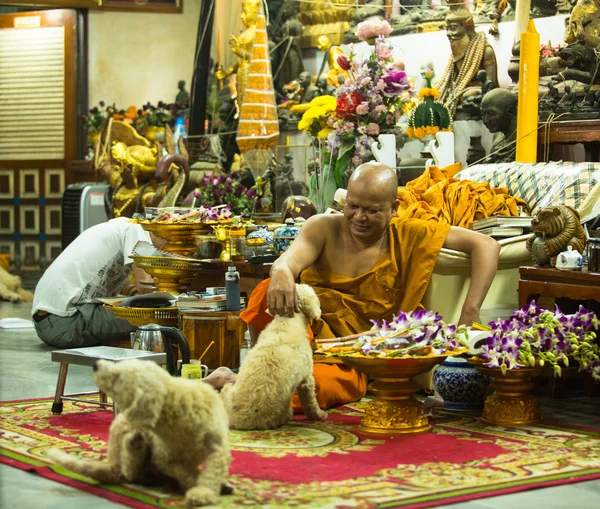 Unidentified monk master Yantra Tattoos at Wat Bang Phra — Stock Photo, Image