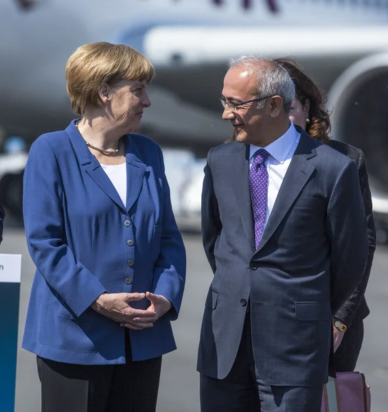 Niemiecka kanclerz angela merkel i turecki minister transportu lutfi elvan — Zdjęcie stockowe