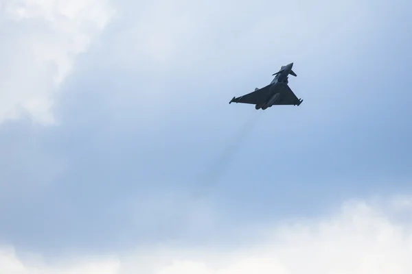 Πτερύγων δικινητήριο μαχητικό eurofighter typhoon επίδειξης — Φωτογραφία Αρχείου