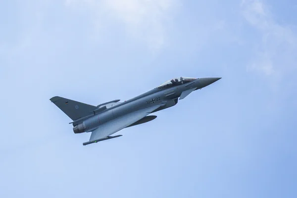 Multirole twin-engine fighter Eurofighter Typhoon demonstration — Stock Photo, Image