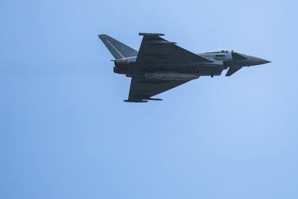 Multirole twin-engine fighter Eurofighter Typhoon demonstration — Stock Photo, Image