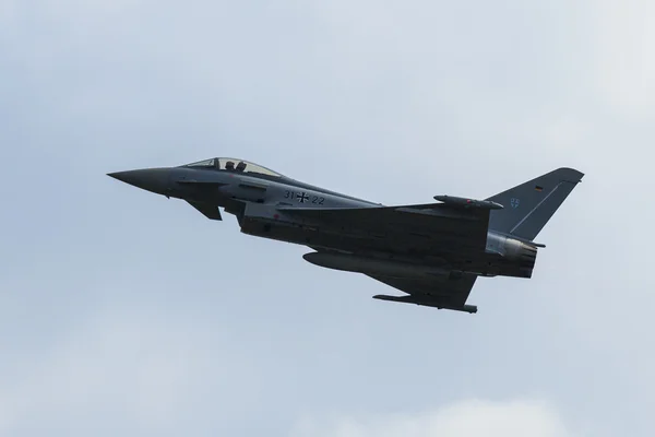 Multirole twin-engine fighter Eurofighter Typhoon demonstration — Stock Photo, Image