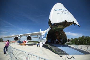 Uçak Antonov An-124 Ruslan Volga-Dnepr