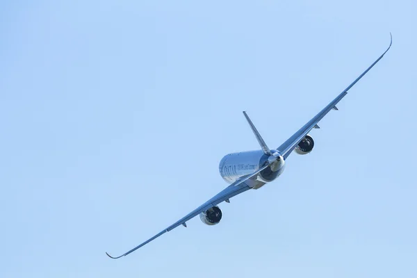 The aircraft Airbus A350 XWB — Stock Photo, Image