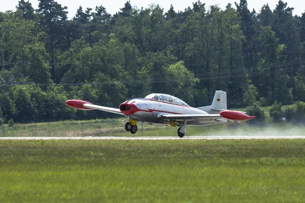 Двухместный реактивный самолет Hispanic Aviacion HA-200 — стоковое фото