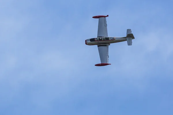 Двухместный реактивный самолет Hispanic Aviacion HA-200 — стоковое фото