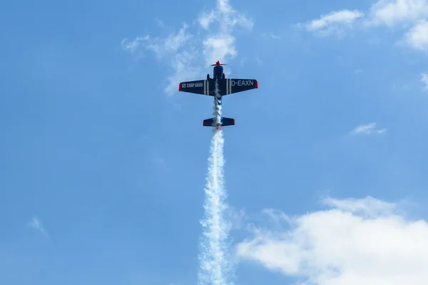 Ett extra-300, d-eaxk-två-placerar aerobatic plan — Stockfoto