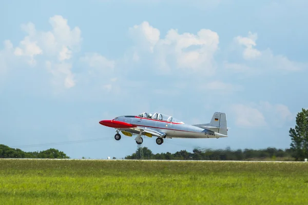 Двухместный реактивный самолет Aviacion HA-200 — стоковое фото