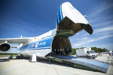 Uçak Antonov An-124 Ruslan Volga-Dnepr