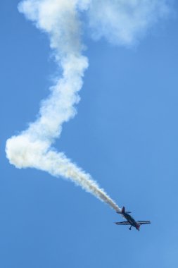 ekstra 300, d eaxk iki kişilik hava akrobasi uçağı