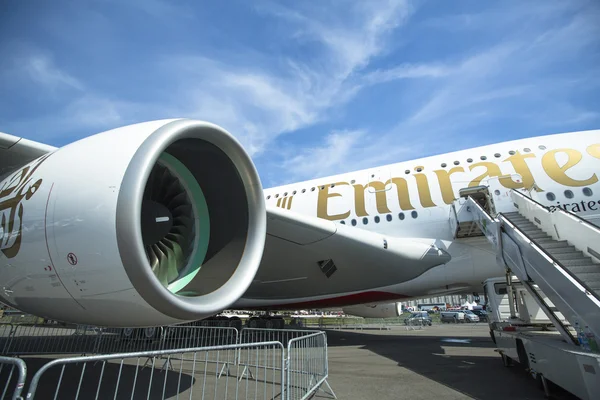 Самолет Emirates Airbus A380 — стоковое фото