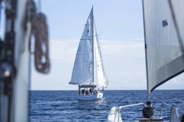 Barche a vela in regata "11esima Ellada 2014 " — Foto Stock
