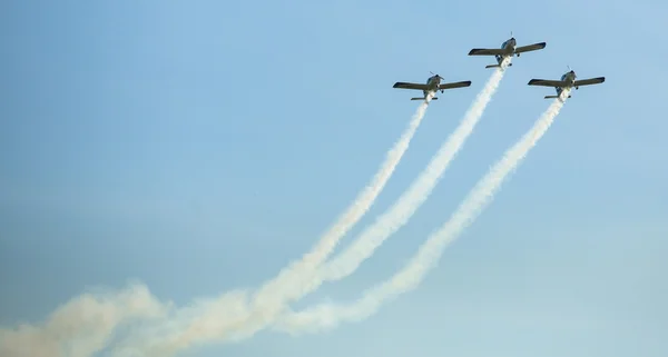 Aerobatic team 3 x vliegen Sinthesis — Stockfoto
