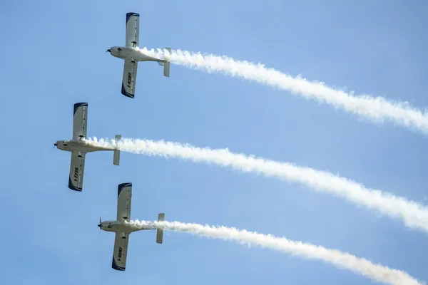 Equipo acrobático 3x Síntesis de mosca —  Fotos de Stock