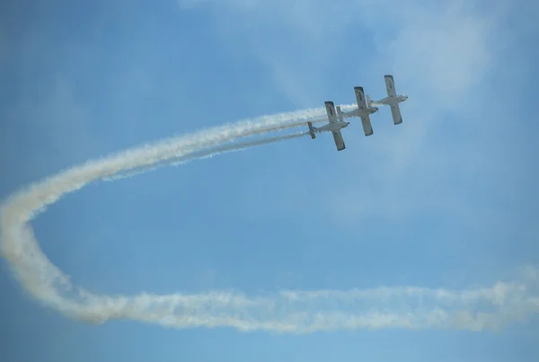 Equipo acrobático 3x Síntesis de mosca — Foto de Stock